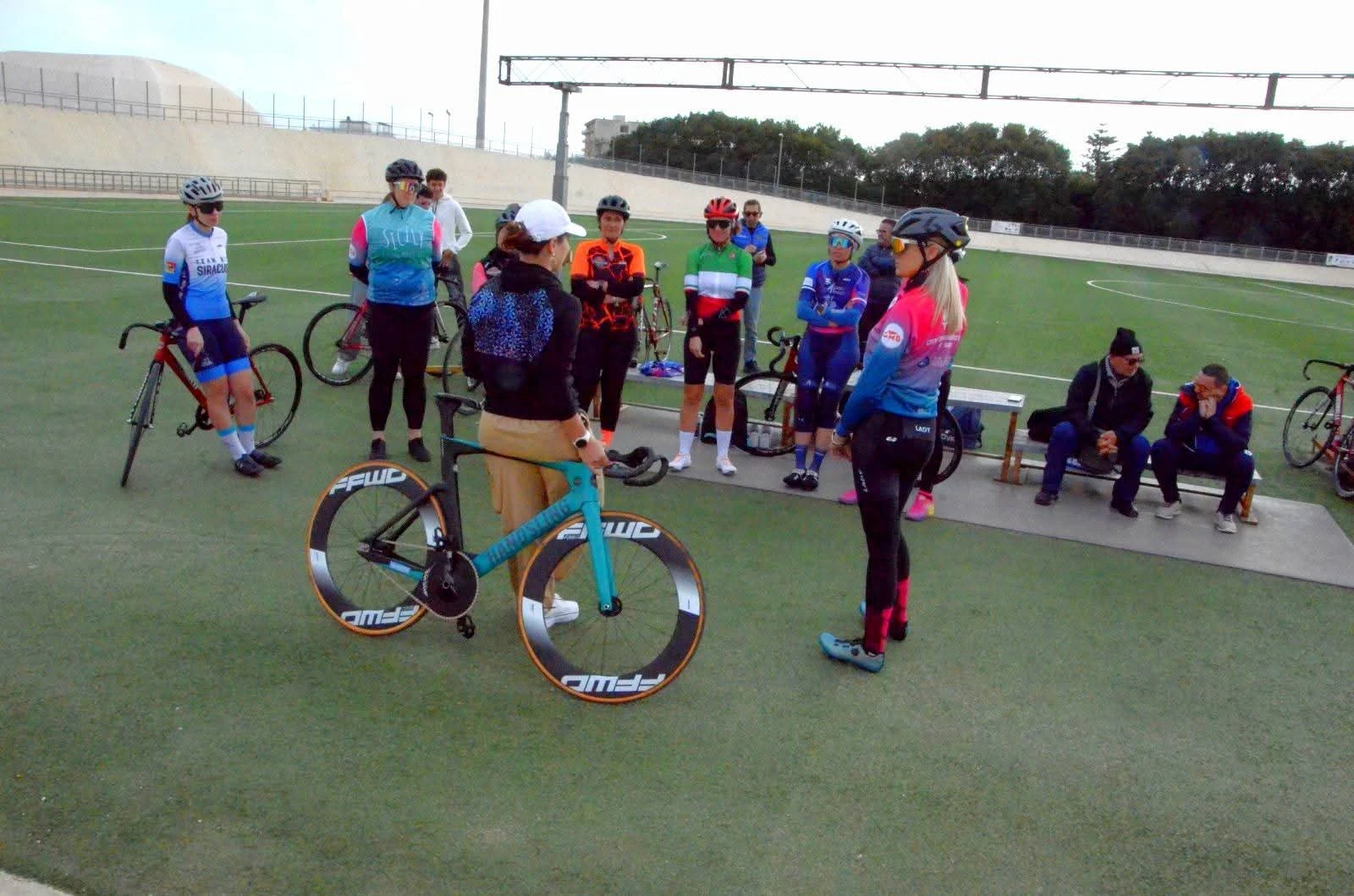Gruppo al Velodromo di Noto